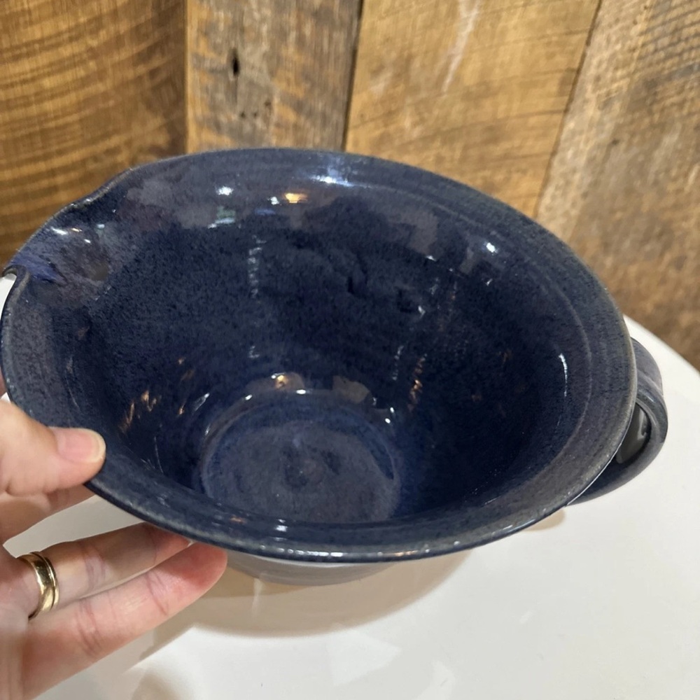 Vintage 2000 Sid Luck Pottery Blue Mixing Bowl Spout & Handle Signed Farmhouse - Picture 10 of 12